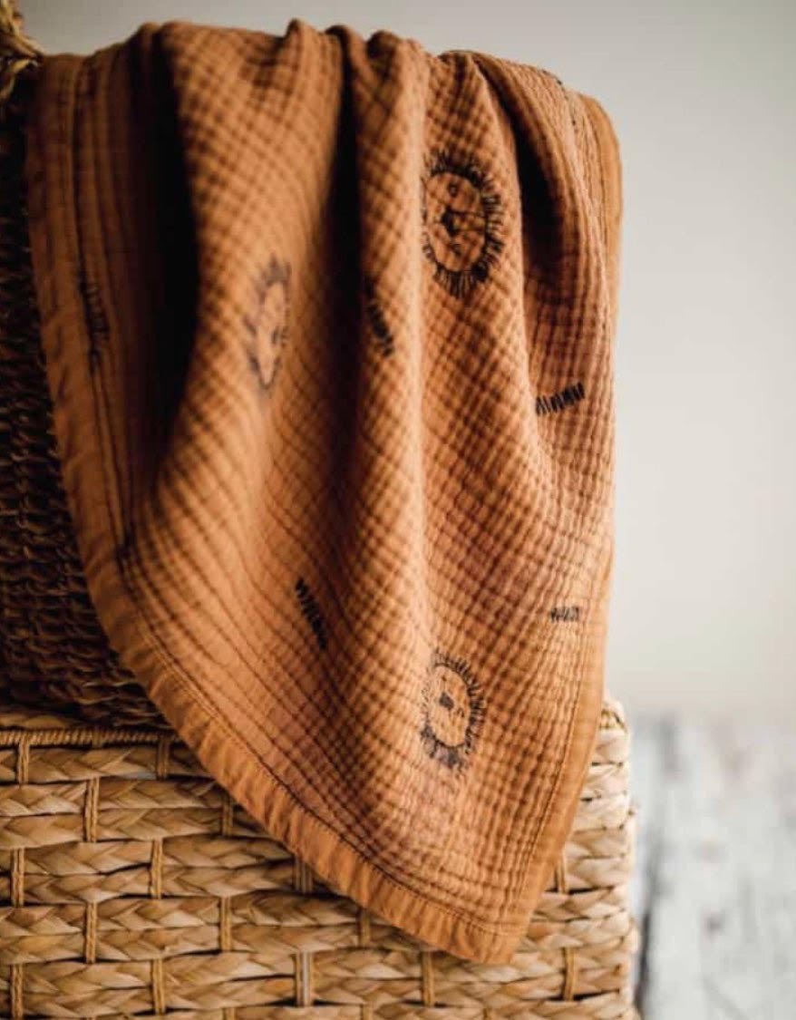 MUSLIN LION BLANKET